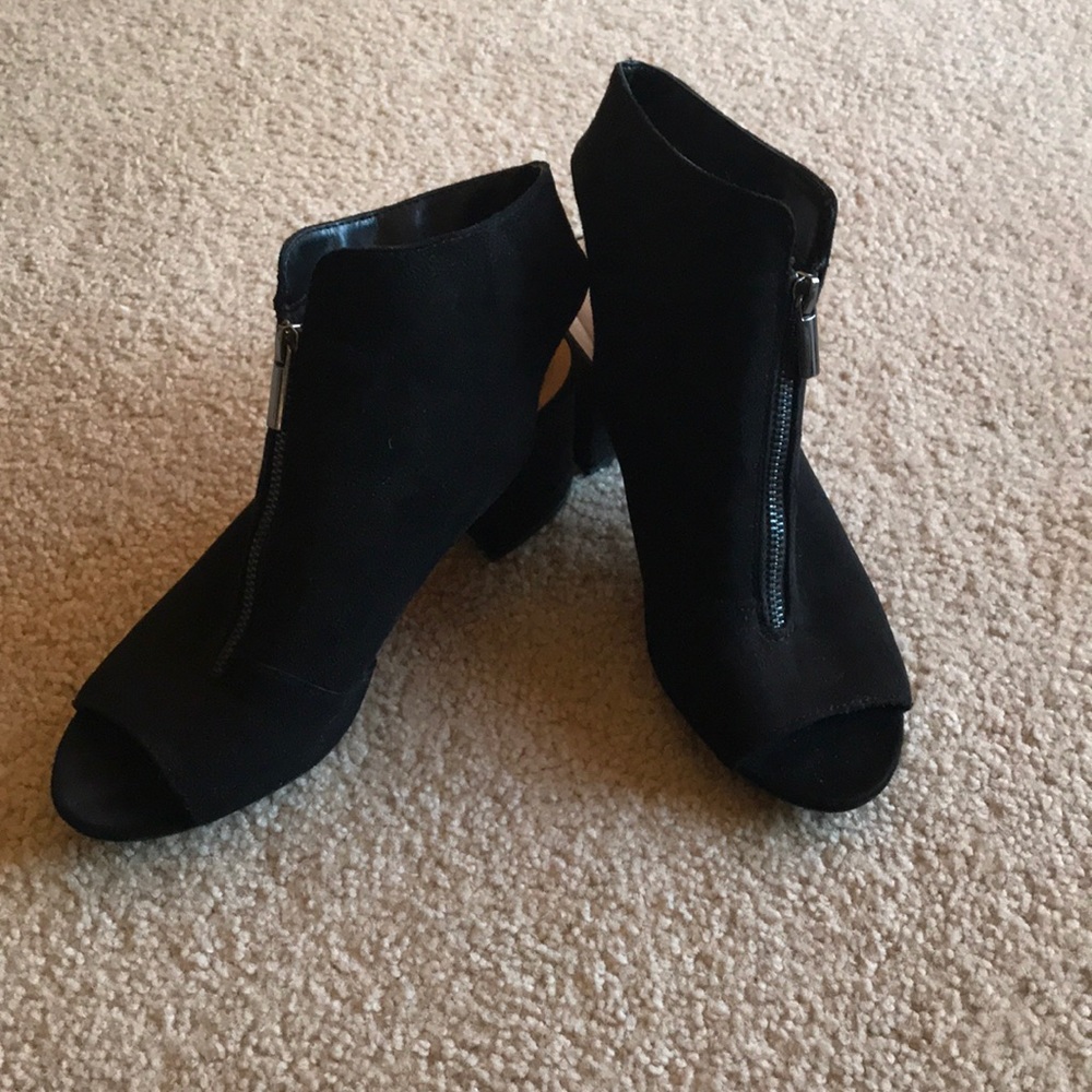 Cute Black suede open toe high heel booties 8.5M